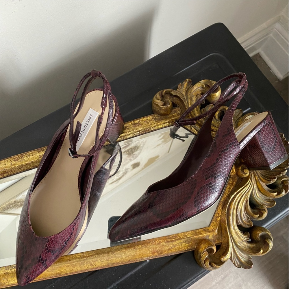 SAKS FIFTH AVENUE WINE LEATHER SNAKESKIN SLINGBACK HEELS